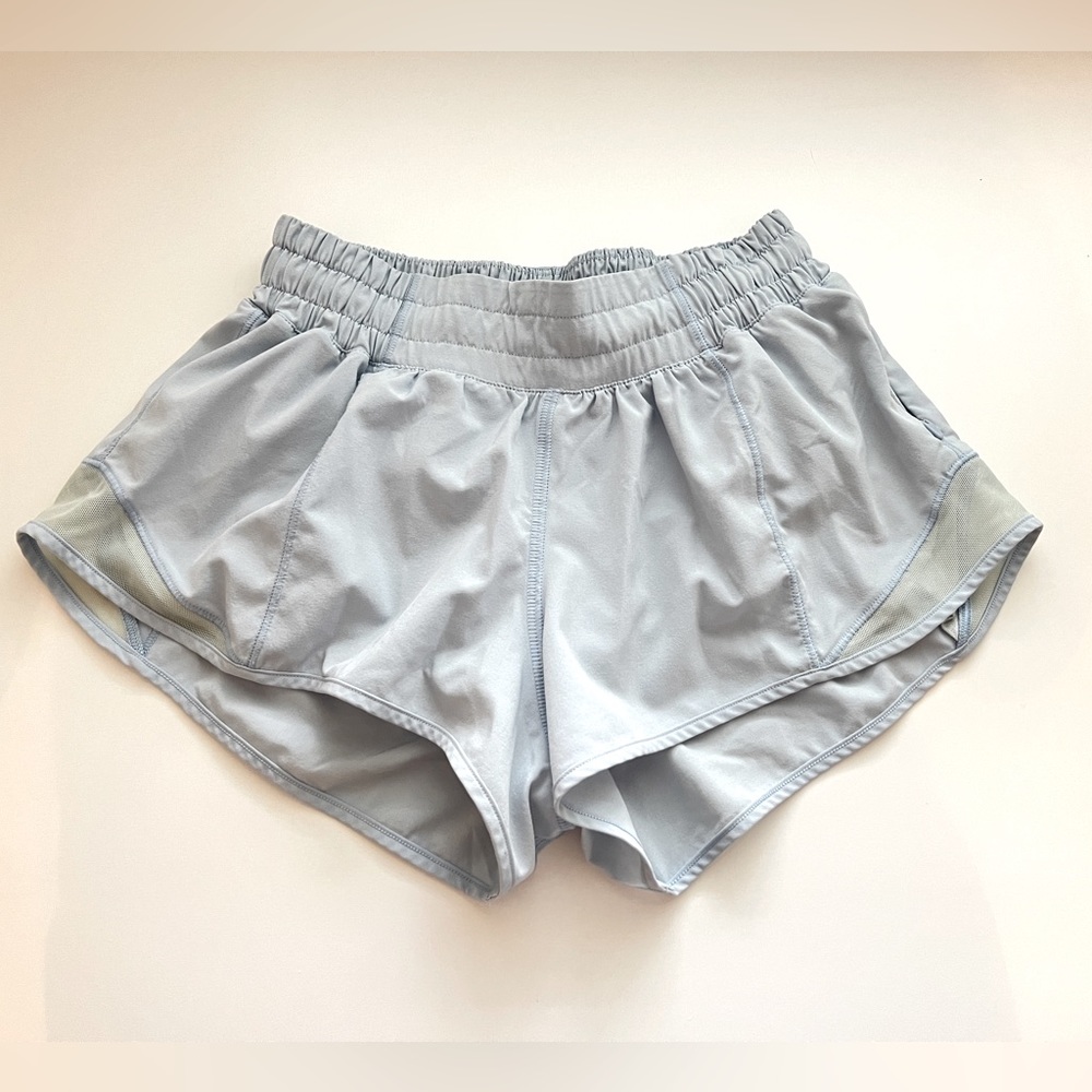 Lululemon Low Rise Hotty Hot Short 2.5